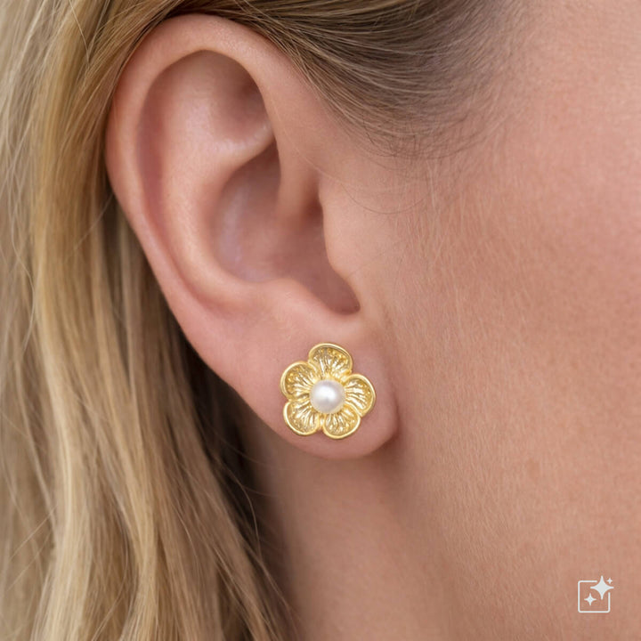 Delicate flower earring with pearl (316L steel)