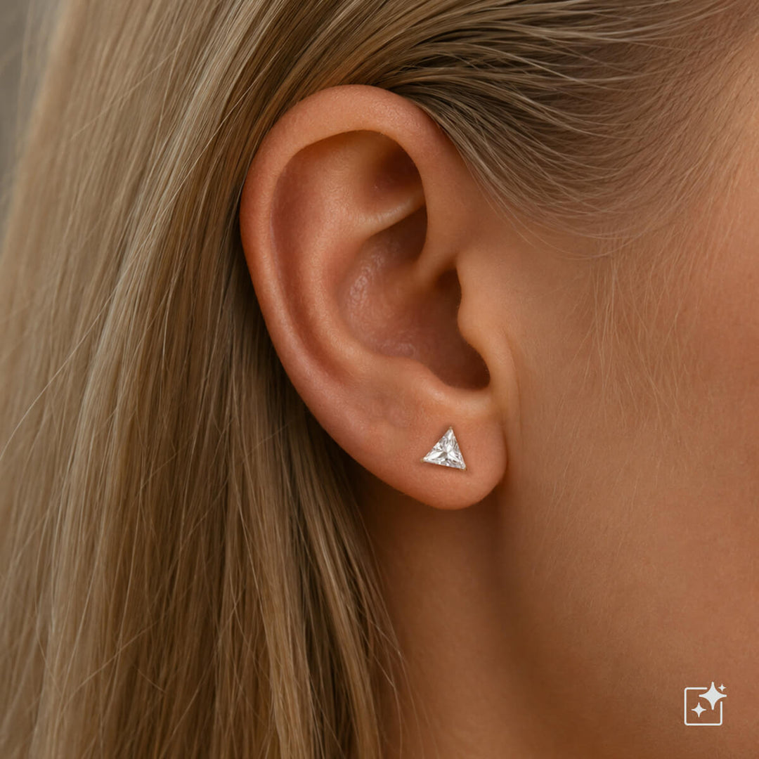 Titan-Dreieck-Ohrstecker mit Zirkonia, 5 mm (G23)
