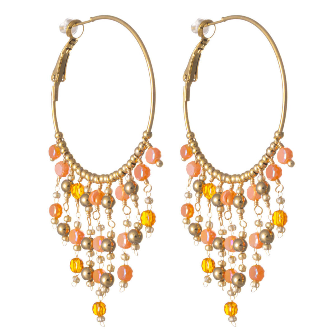 Earrings with hanging pearl decorations