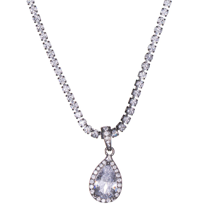 Teardrop zirconia necklace