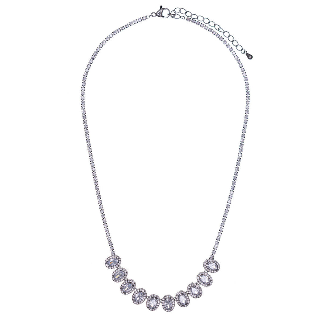 Oval-shaped zirconia necklace