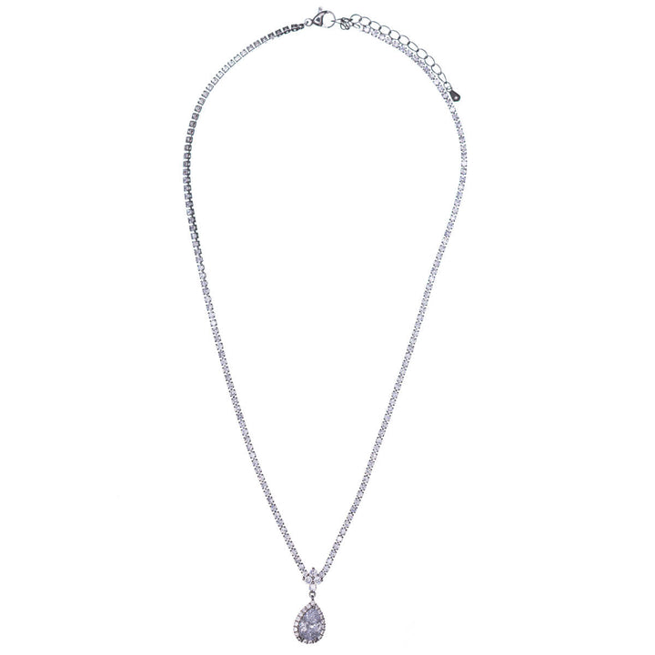 Teardrop-shaped zirconia necklace
