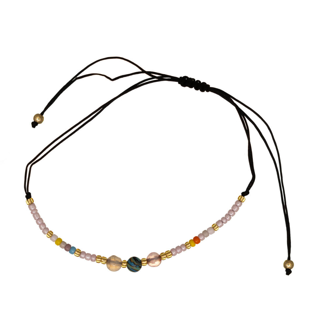 Adjustable bracelet with three glass beads