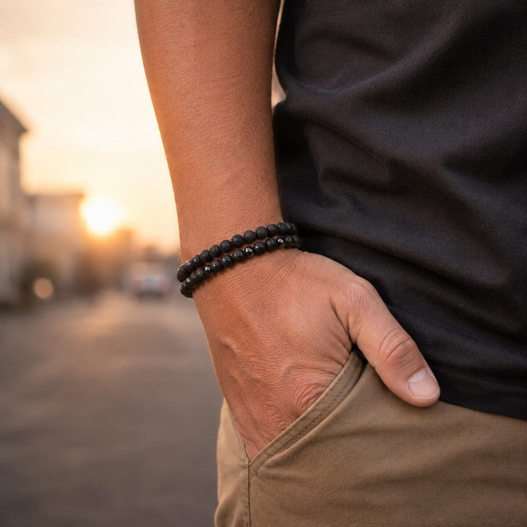 Set mit 2 Armbändern aus schwarzem Lavastein