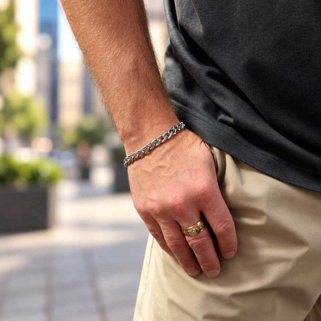 Men's chain bracelet on the wrist