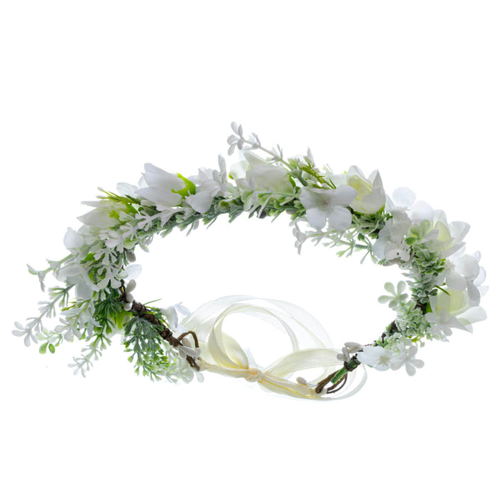 Krans av vita hortensiapetaler