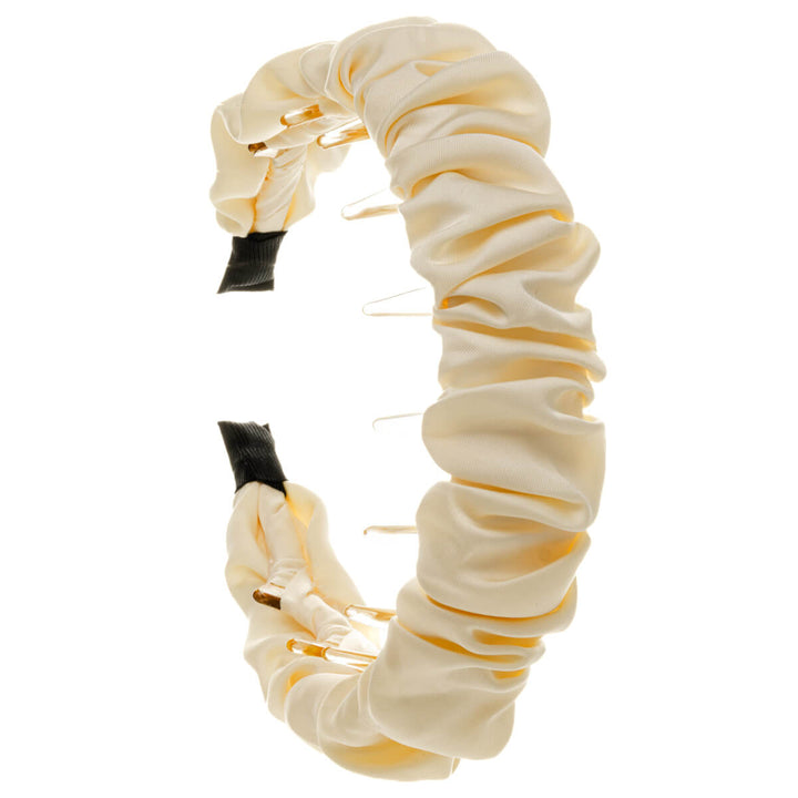 Satiinikankaalla koristeltu muovinen kampapanta