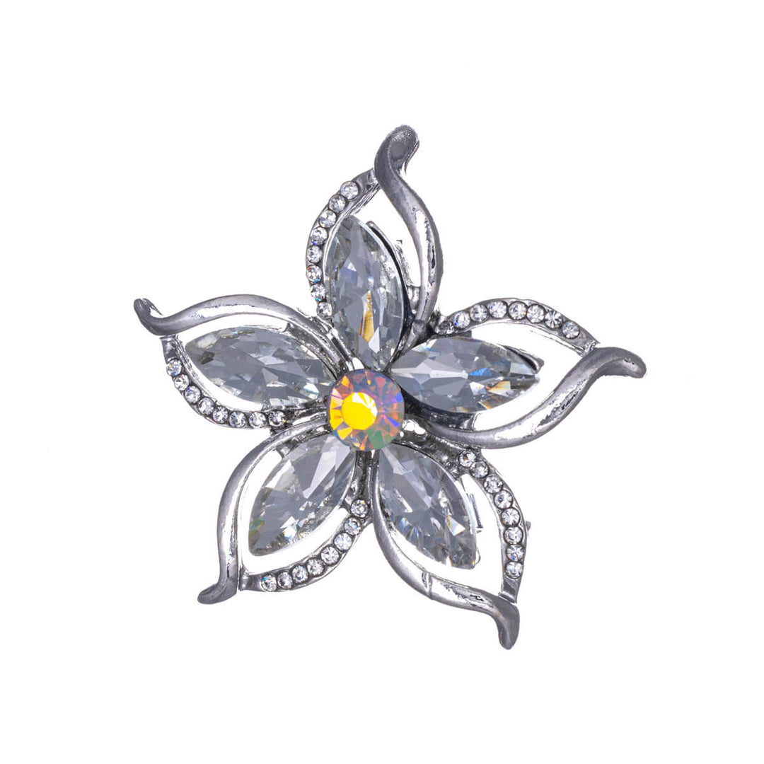 Sharp petal flower brooch