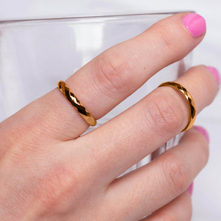 Ruusukultainen kapea viisteinen sormus 3mm (18K Teräs 316L)