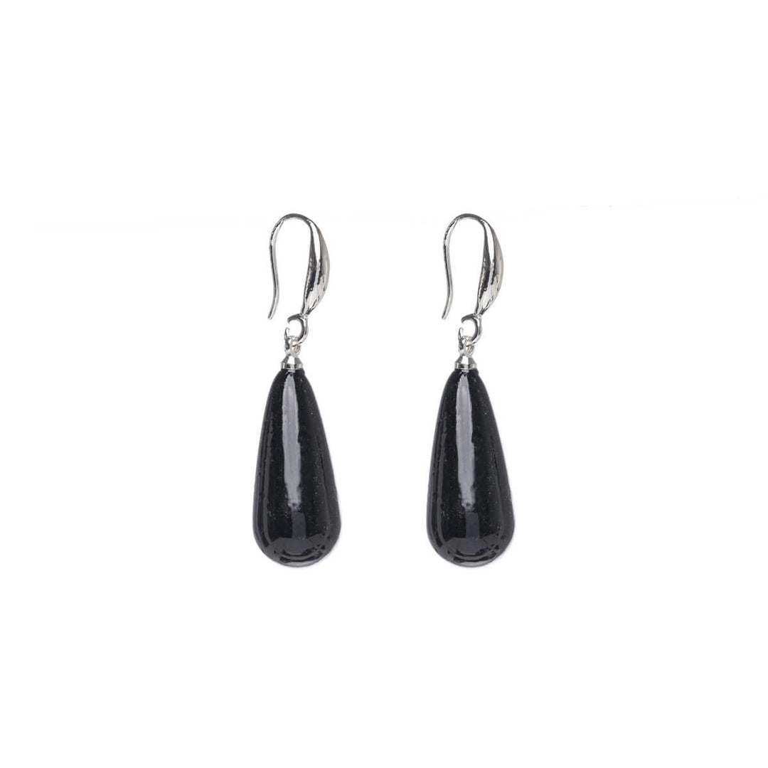 Hanging pearl drop of earrings