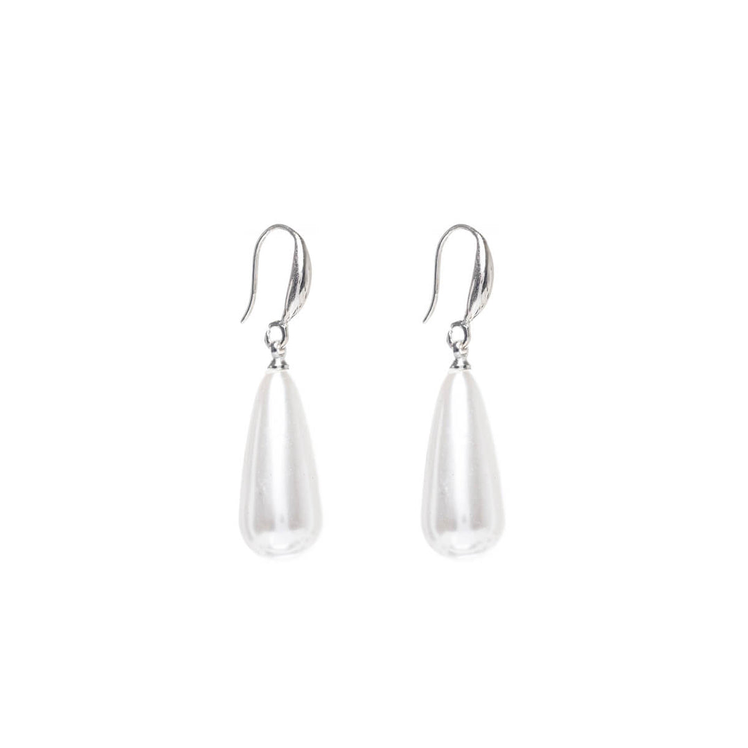 Hanging pearl drop of earrings