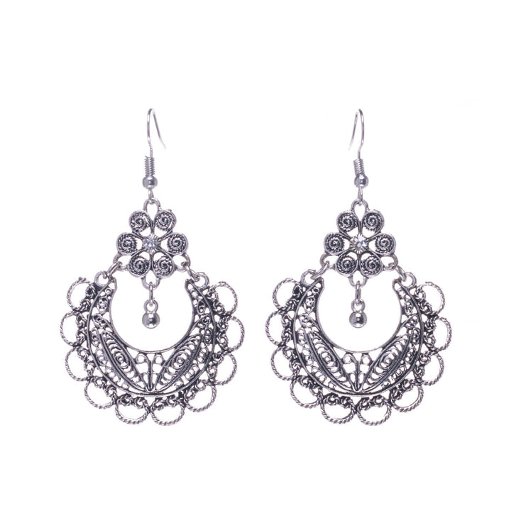 Round decorative flower earrings