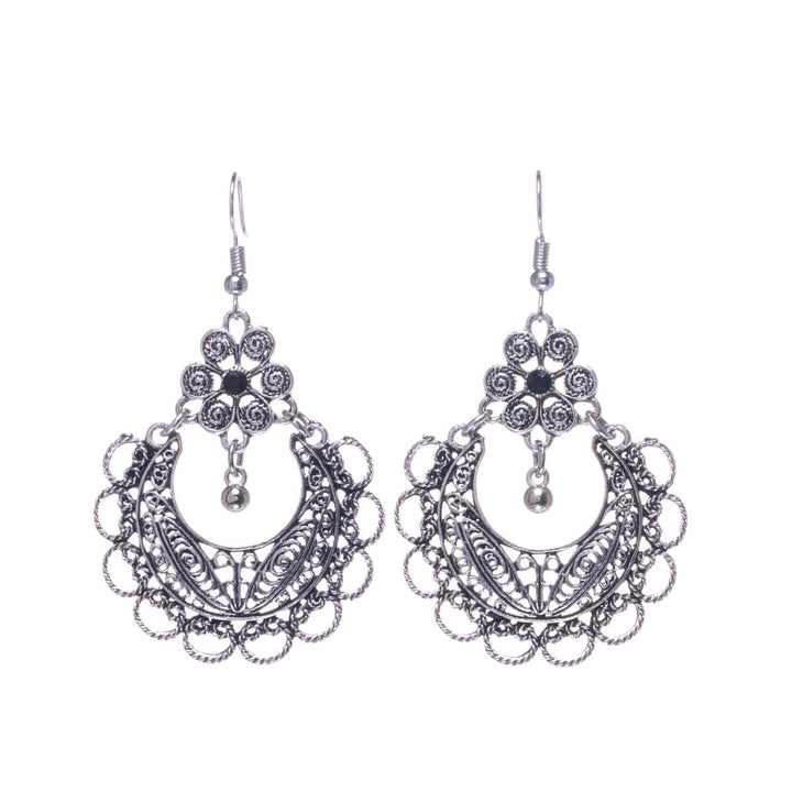 Round decorative flower earrings