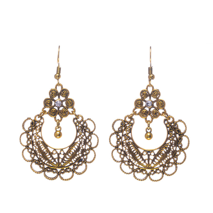 Round decorative flower earrings