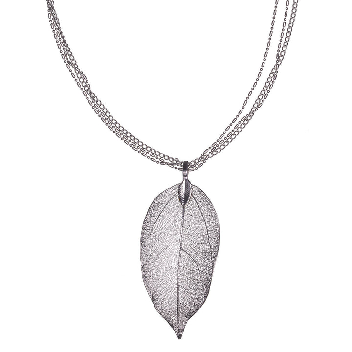 Leaf pendant necklace with three chains 70cm