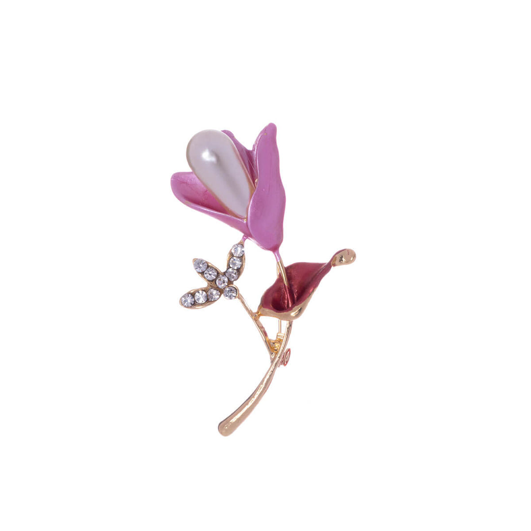 A glittering flower pearl brooch