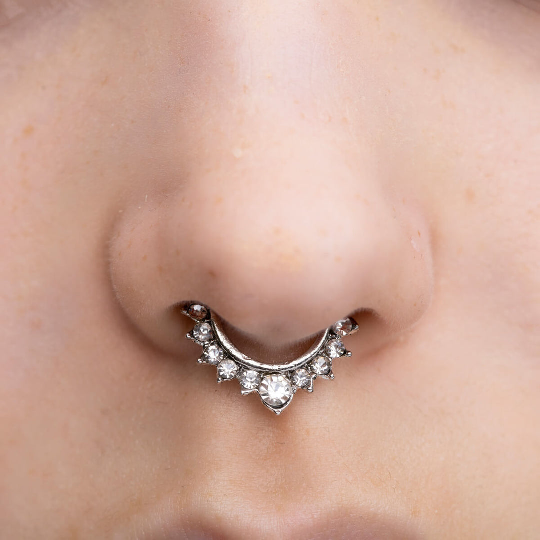 Koristeellinen feikki septum koru 10mm